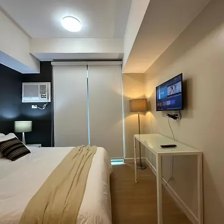 Chill Staycation Unit In Salcedo Makati With Balcony