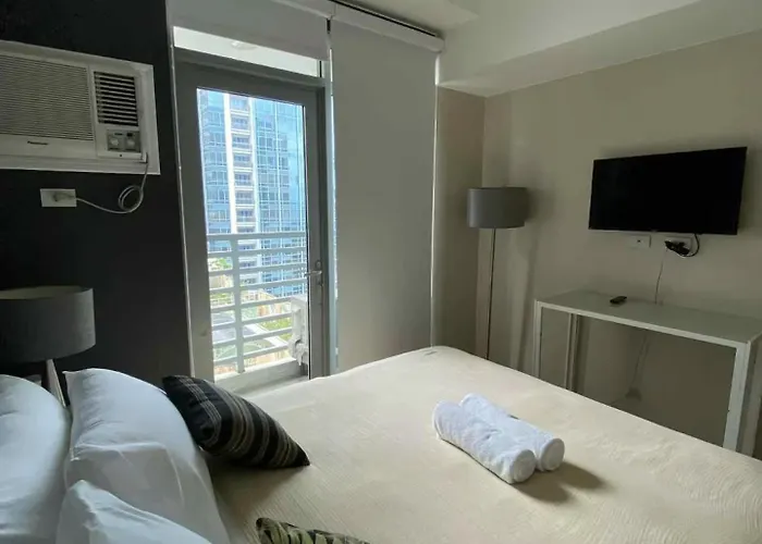 Chill Staycation Unit In Salcedo Makati With Balcony Aparthotel Manila
