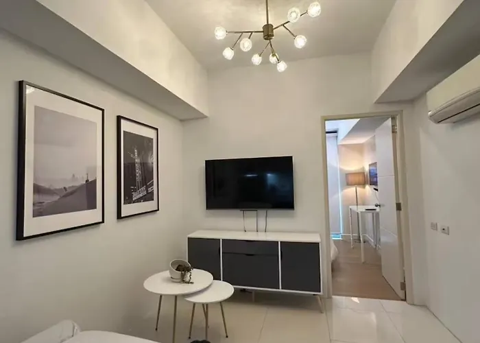 Aparthotel Chill Staycation Unit In Salcedo Makati With Balcony Manila