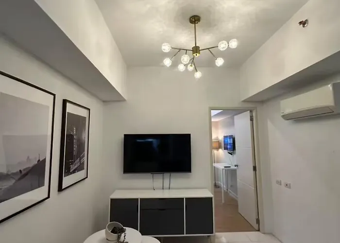 Chill Staycation Unit In Salcedo Makati With Balcony Aparthotel *