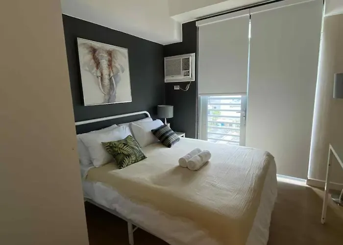 Chill Staycation Unit In Salcedo Makati With Balcony Aparthotel